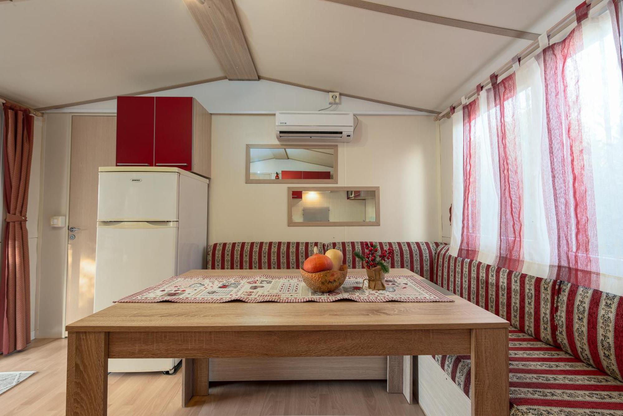Camp Mrkva Mobile Homes With Pool Sukošan Pokoj fotografie